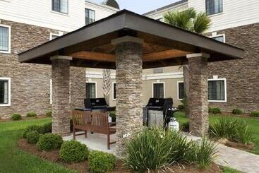 هتل Comfort Inn & Suites