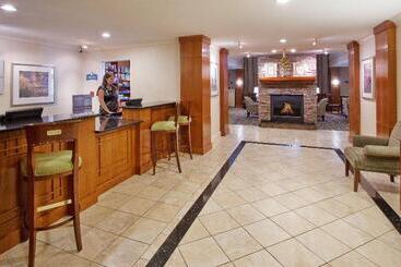 هتل Comfort Inn & Suites