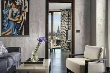 هتل Uptown Palace
