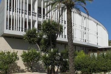 هتل Valtur Baia Del Gusmay Beach Resort