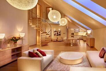 Roset Hotel & Residence