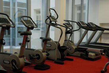 Roset Hotel & Residence