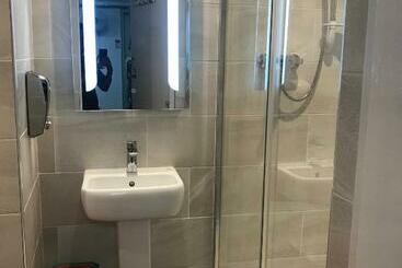 Smart Hyde Park Inn Hostel