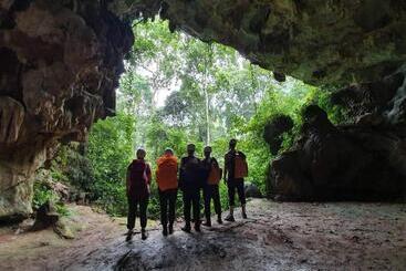 هتل Golden Forest Homestay