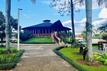 هتل Jardines Del Montaña