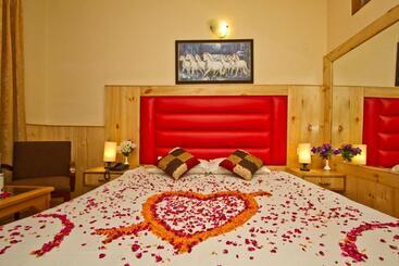 هتل New Harmony Inn