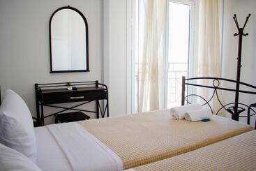 هتل Nikolakakis Rooms Lavrio
