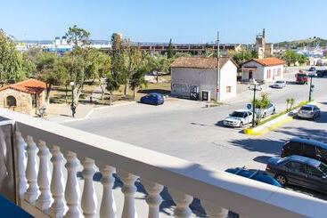 هتل Nikolakakis Rooms Lavrio