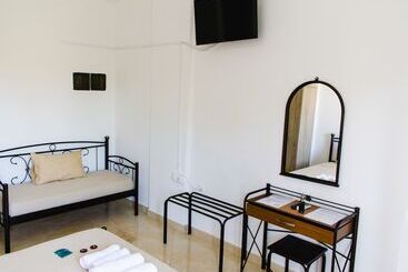 هتل Nikolakakis Rooms Lavrio