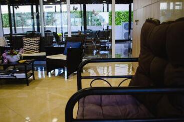 هتل Nikolakakis Rooms Lavrio