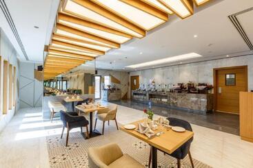 S19 Hotel Al Jaddaf Metro Station