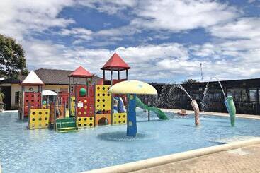 هتل Sea Garden Resort Iloilo