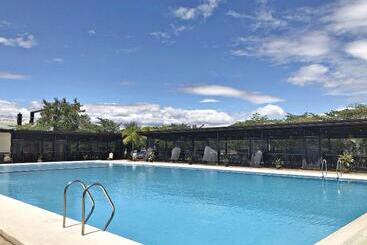 هتل Sea Garden Resort Iloilo