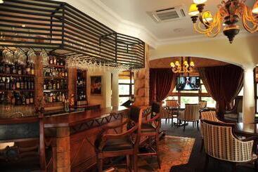 هتل Summerfield Luxury Resort & Botanical Garden