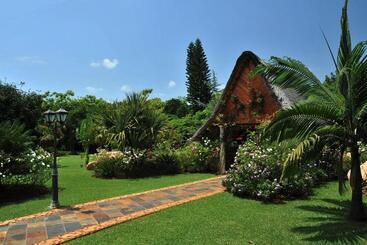 هتل Summerfield Luxury Resort & Botanical Garden