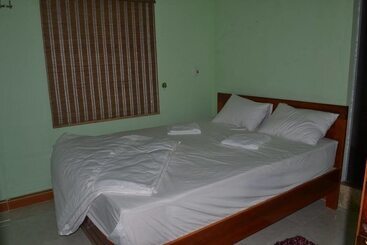 هتل Village House