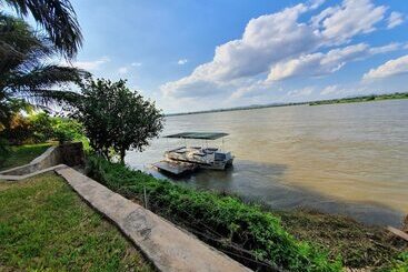 تختخواب و صبحانه Zambezi Riverside Accommodation