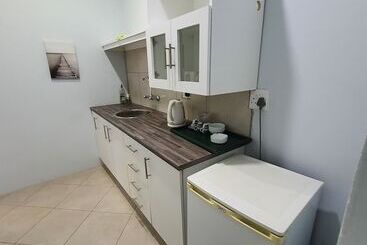 تختخواب و صبحانه Zambezi Riverside Accommodation