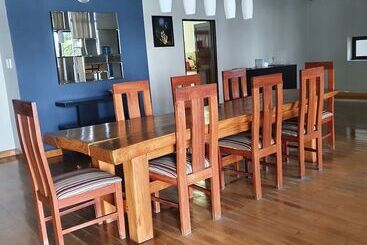 تختخواب و صبحانه Zambezi Riverside Accommodation