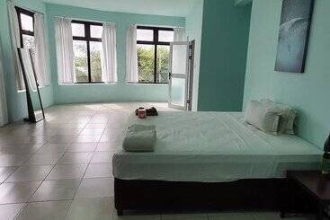 تختخواب و صبحانه Zambezi Riverside Accommodation