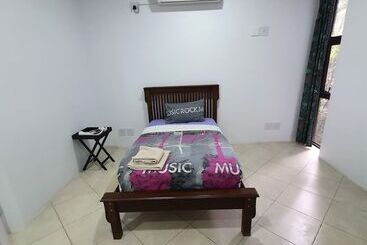تختخواب و صبحانه Zambezi Riverside Accommodation