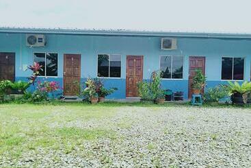 בית מלון כפרי Oyo 90344 Dropby Cabin