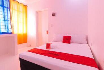 בית מלון כפרי Reddoorz @ Jolly Orange Paranaque