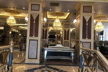 Golden Hi̇ll Hotel Downtown