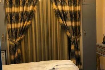 Golden Hi̇ll Hotel Downtown