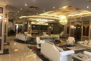 Golden Hi̇ll Hotel Downtown