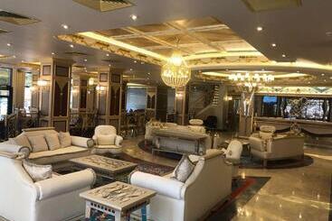 Golden Hi̇ll Hotel Downtown