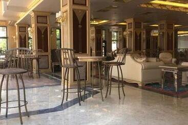 Golden Hi̇ll Hotel Downtown