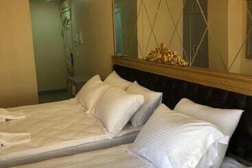 Golden Hi̇ll Hotel Downtown
