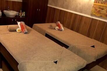 Golden Hi̇ll Hotel Downtown