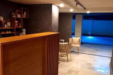 Golden Hi̇ll Hotel Downtown