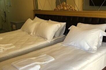 Golden Hi̇ll Hotel Downtown