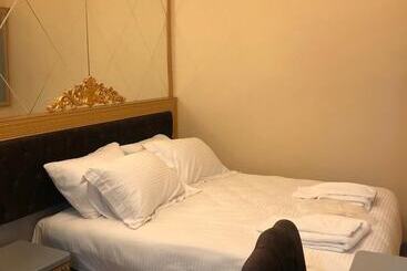 Golden Hi̇ll Hotel Downtown