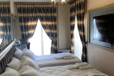 Golden Hi̇ll Hotel Downtown
