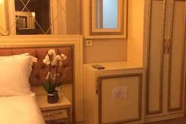 Golden Hi̇ll Hotel Downtown