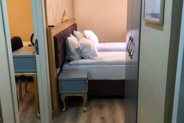 Golden Hi̇ll Hotel Downtown
