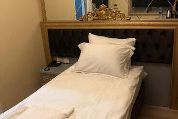Golden Hi̇ll Hotel Downtown