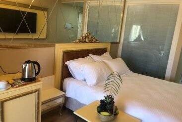 Golden Hi̇ll Hotel Downtown
