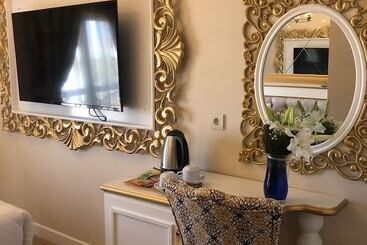 Golden Hi̇ll Hotel Downtown