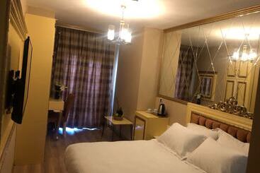 Golden Hi̇ll Hotel Downtown
