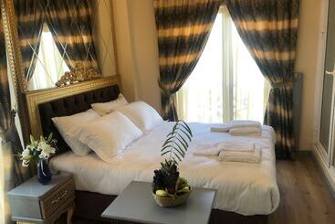 Golden Hi̇ll Hotel Downtown