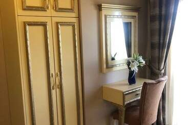 Golden Hi̇ll Hotel Downtown