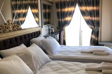 Golden Hi̇ll Hotel Downtown