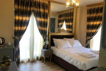 Golden Hi̇ll Hotel Downtown
