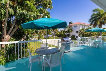 هتل Gulf View Waterfront Resort