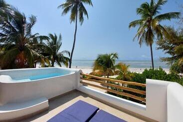 هتل Kijani Beach Villas